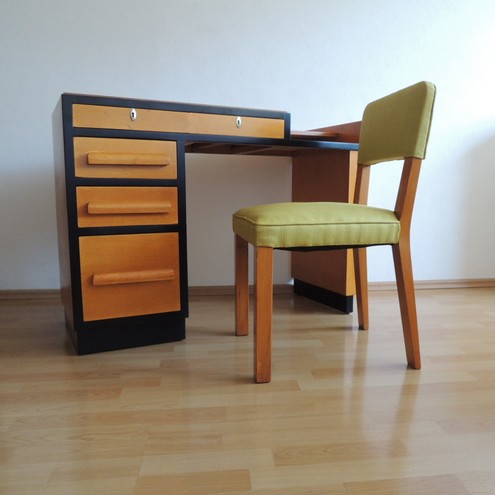 Escritorio y silla estilo de transición espacio vintage antic
