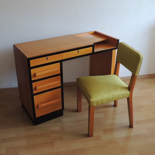 Escritorio y silla estilo de transición espacio vintage antic