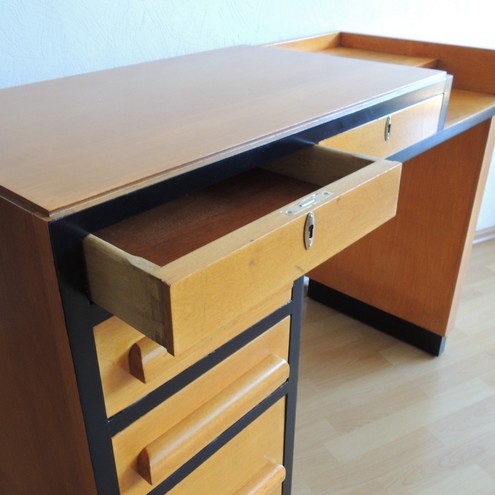 Escritorio y silla estilo de transición espacio vintage antic